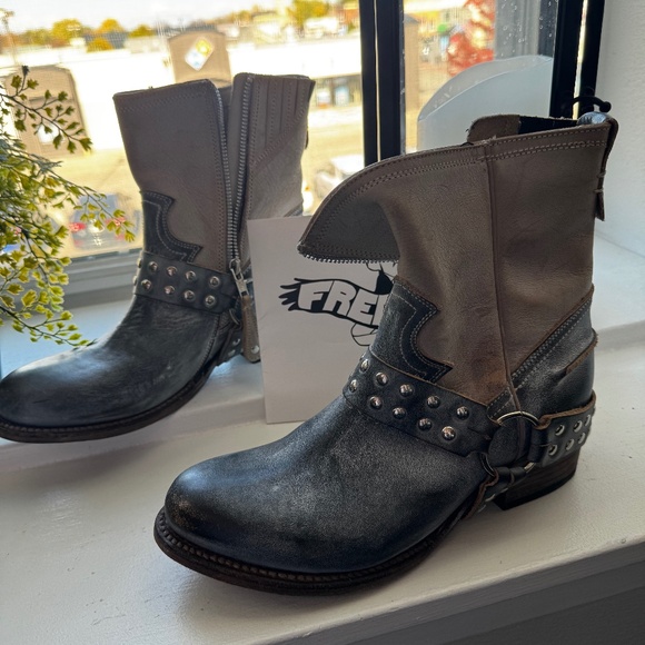 FreeBird Ankle Boots - Picture 1 of 6